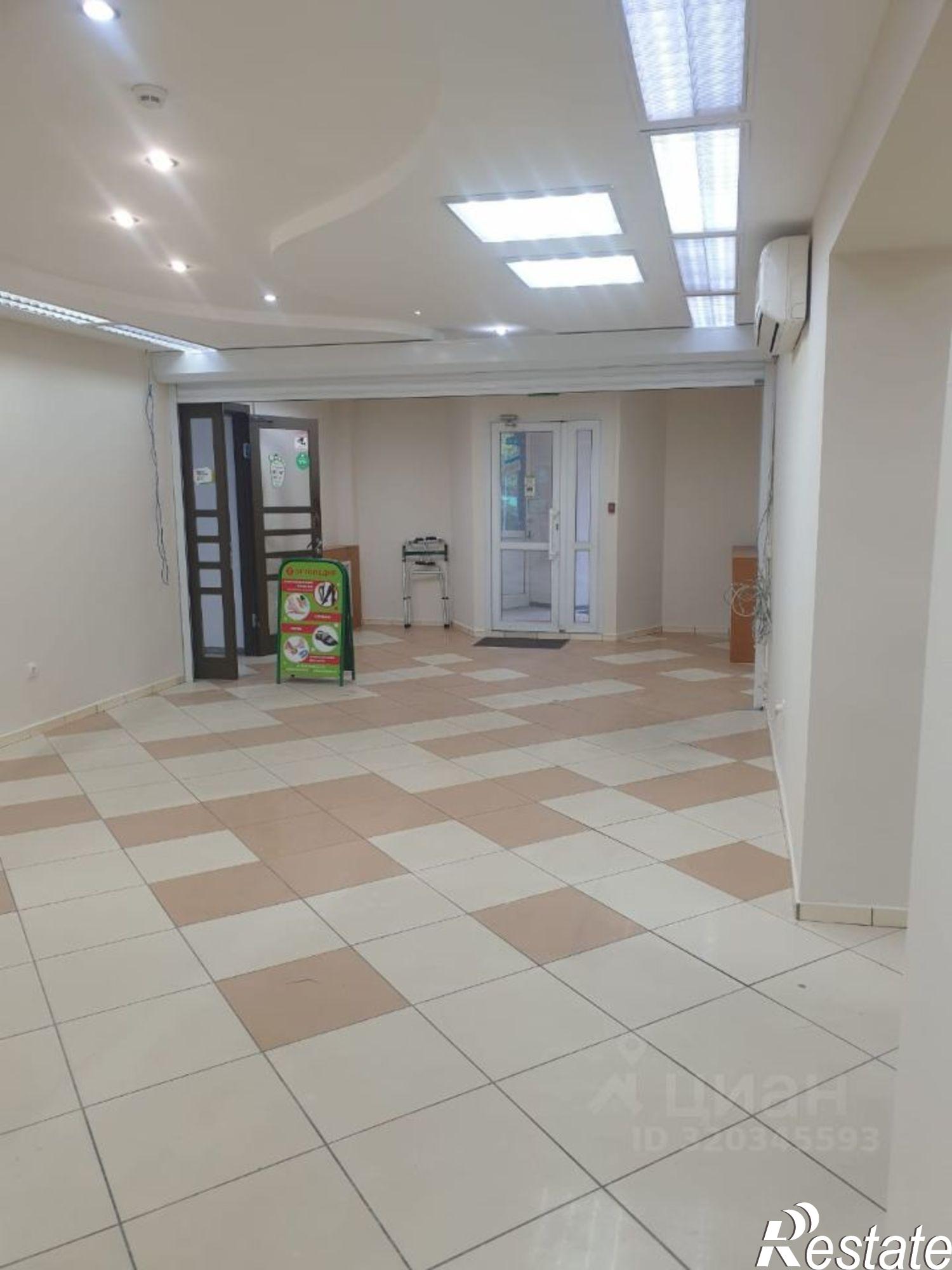 Сдать торговое помещение за 152 500 рублей на улица Льва Толстого, 15