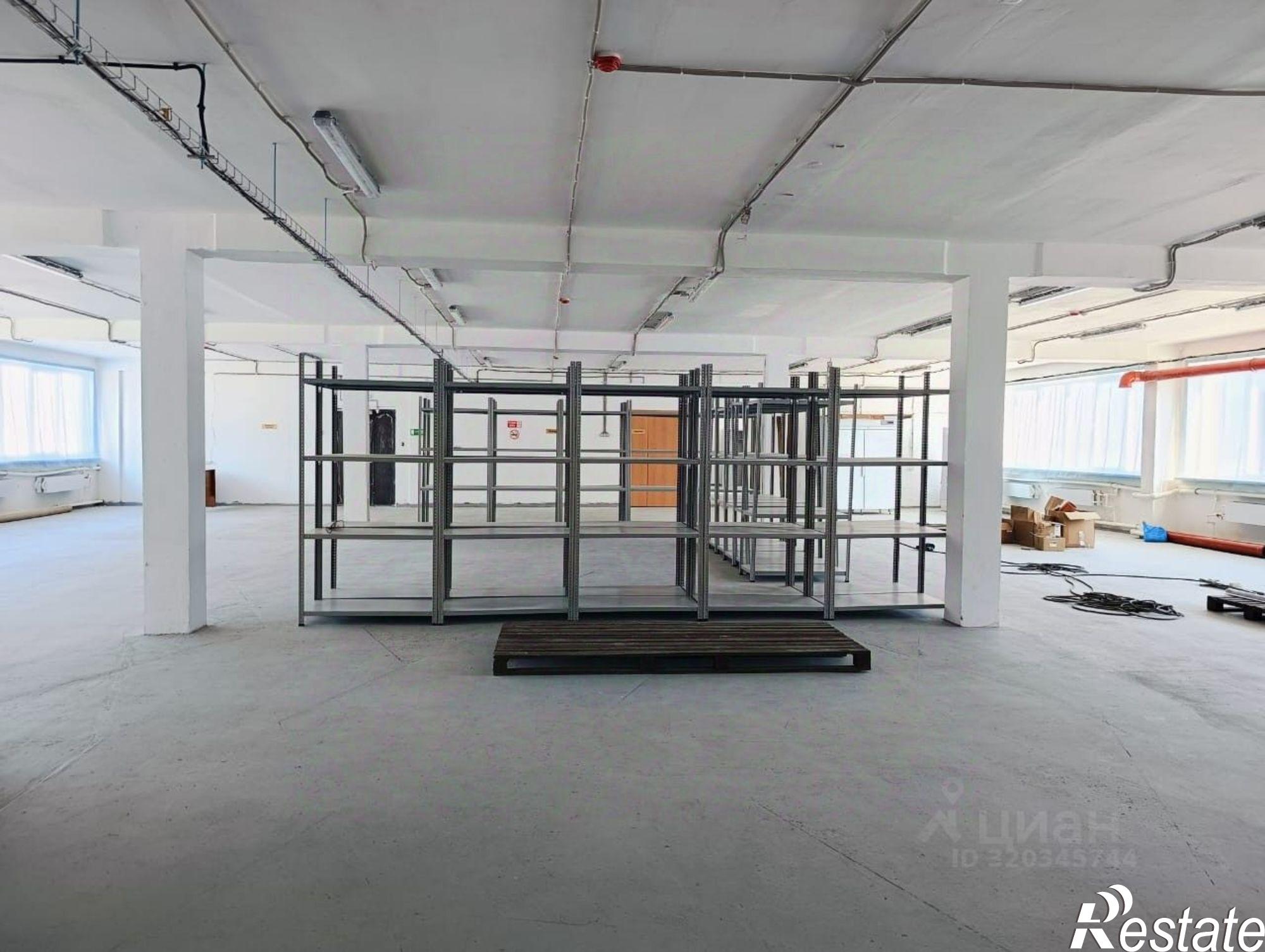 Сдать складское помещение за 450 000 рублей на улица Суворова, 82