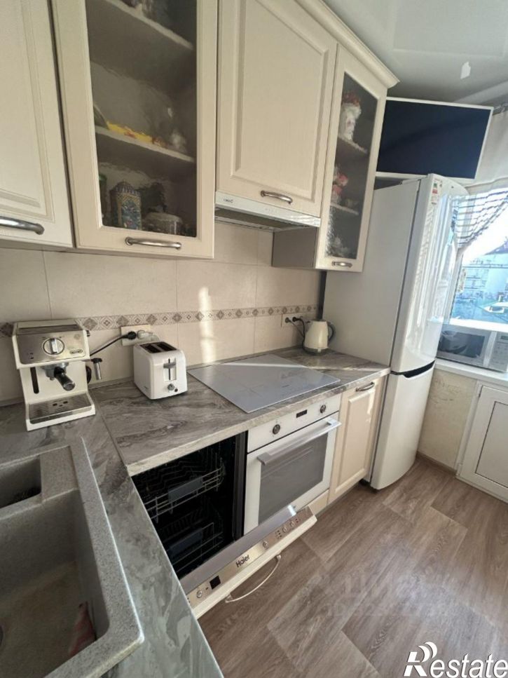 2-комн квартира улица Запарина, 8,  д. 8