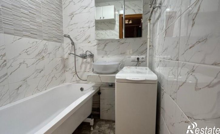 2-комн квартира улица Запарина, 8,  д. 8