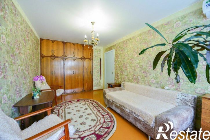 3-комн квартира Суворова , 42