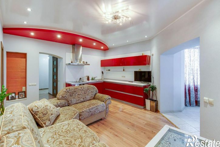 2-комн квартира ул Петра Комарова, 3,  д. 3