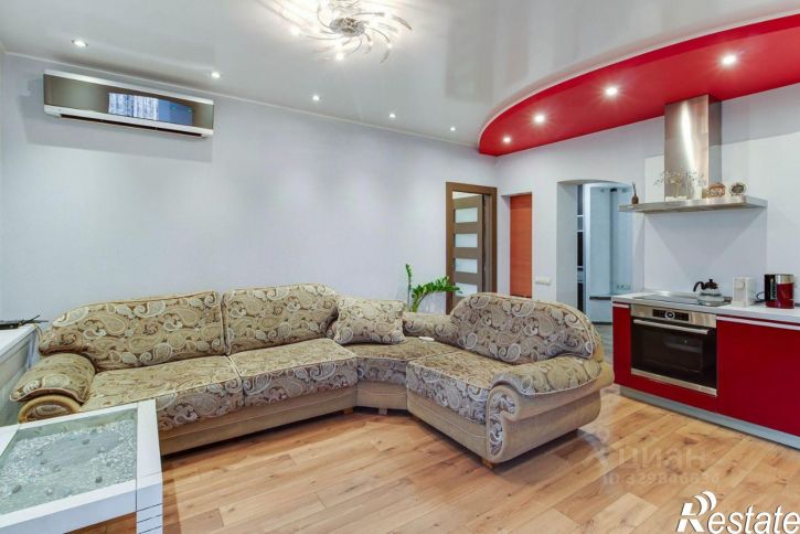 2-комн квартира ул Петра Комарова, 3,  д. 3