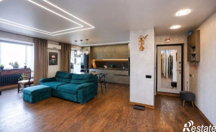 4-комн квартира улица Петра Комарова, 2,  д. 2