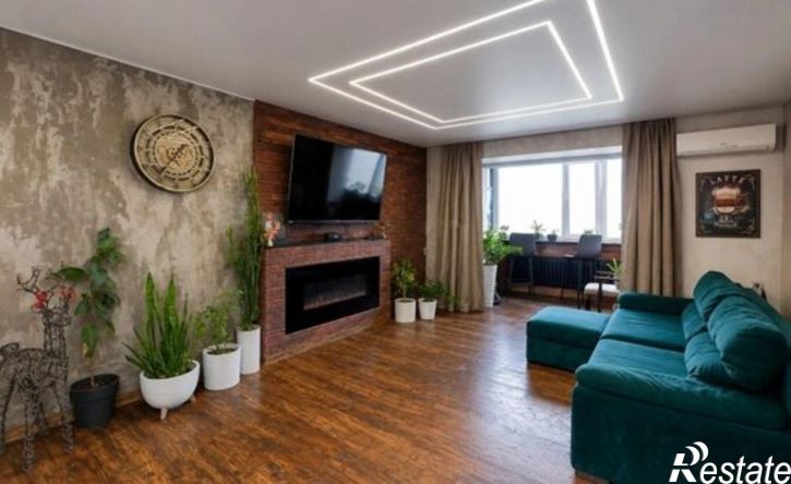 4-комн квартира улица Петра Комарова, 2,  д. 2
