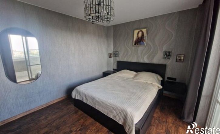 4-комн квартира улица Петра Комарова, 2,  д. 2