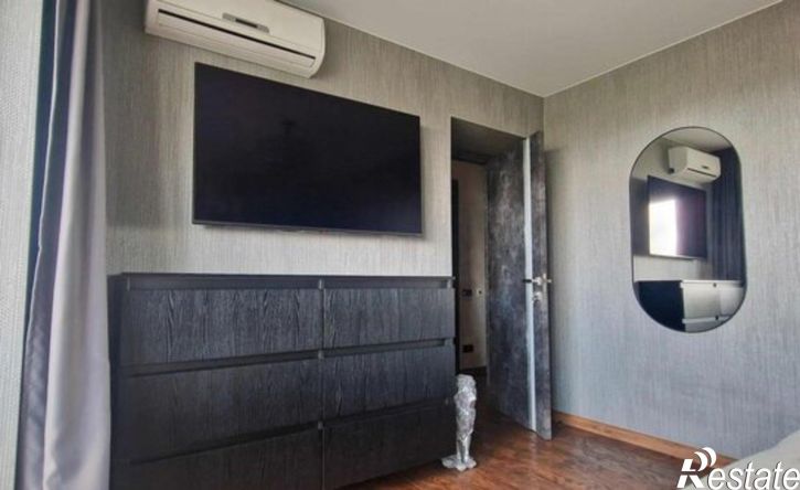4-комн квартира улица Петра Комарова, 2,  д. 2