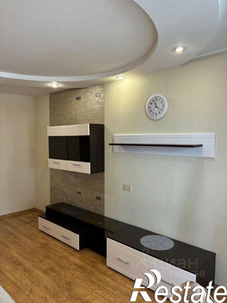 3-комн квартира улица Шеронова, 10,  д. 10