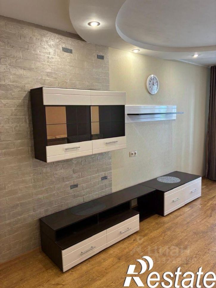 3-комн квартира улица Шеронова, 10,  д. 10