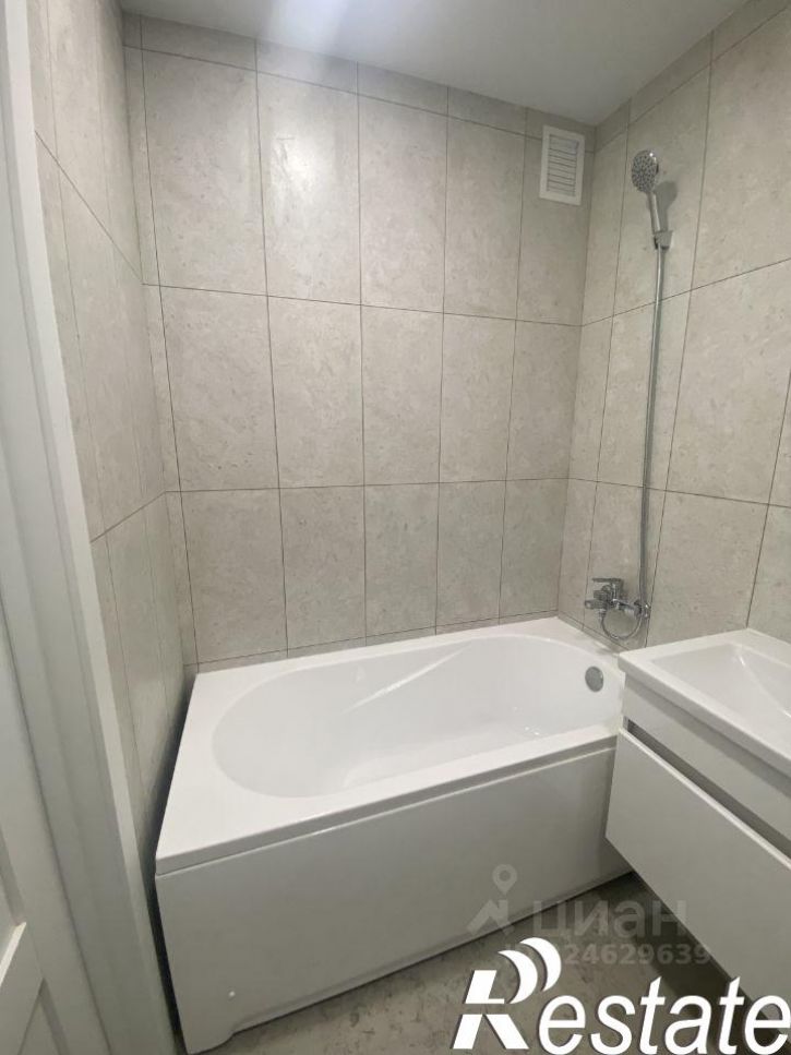 2-комн квартира улица Виталия Бубенина, 1,  д. 1