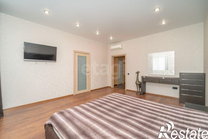 3-комн квартира улица Дикопольцева, 26,  д. 26