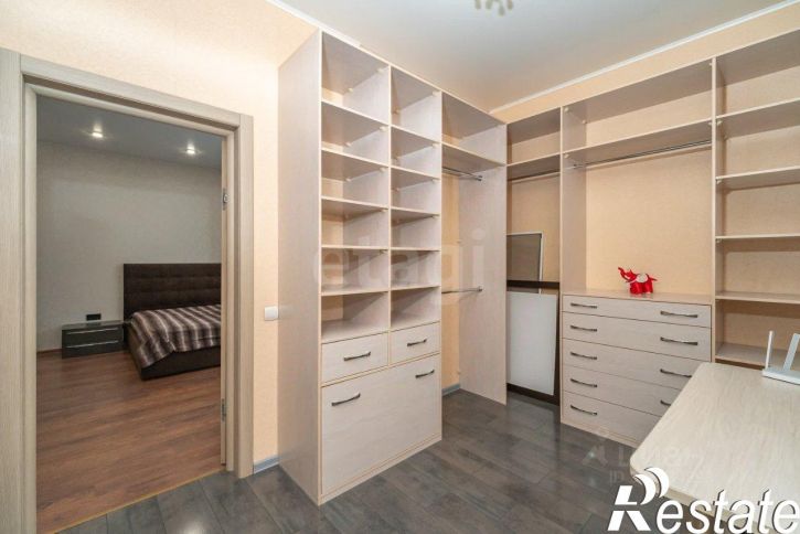 3-комн квартира улица Дикопольцева, 26,  д. 26
