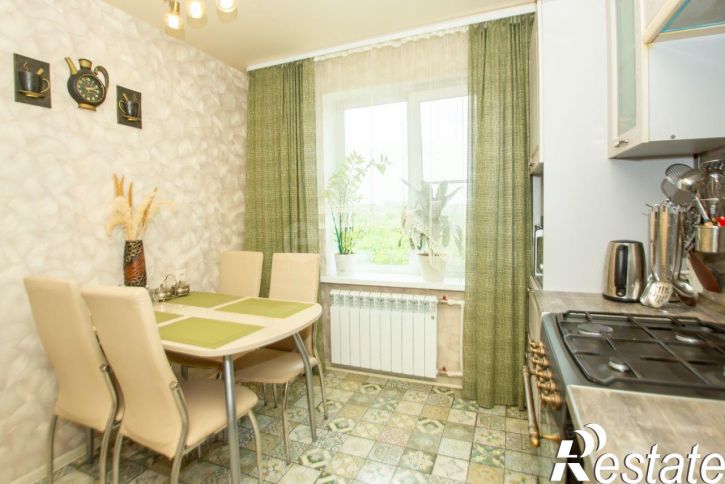 4-комн квартира улица Железнякова, 15,  д. 15