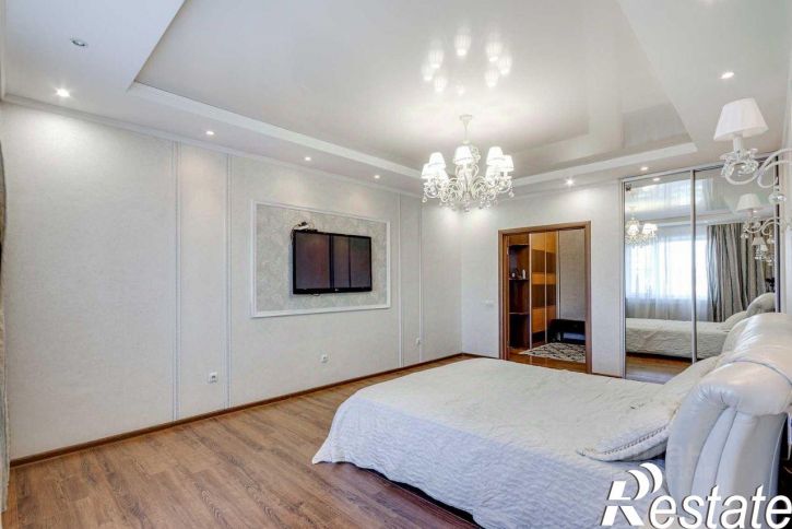 2-комн квартира улица Морозова Павла Леонтьевича, 113,  д. 113