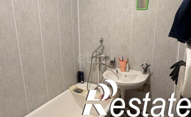 2-комн квартира улица Стрельникова, 11В,  д. 11В